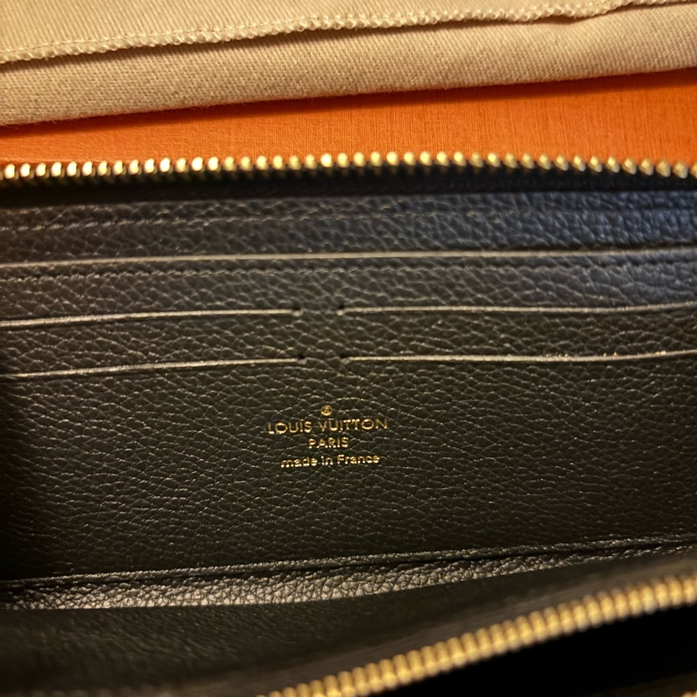 LOUIS VUITTON Clemence Wallet (Black) - Picture 6 of 7